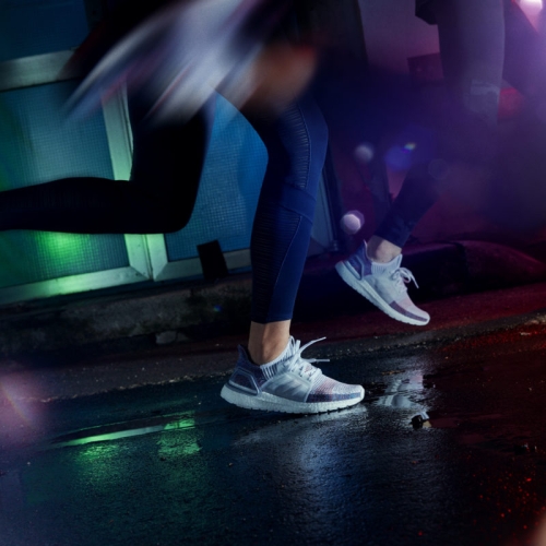 アディダスランニングから、Ultraboost 19 のサードリリース REFRACT が登場