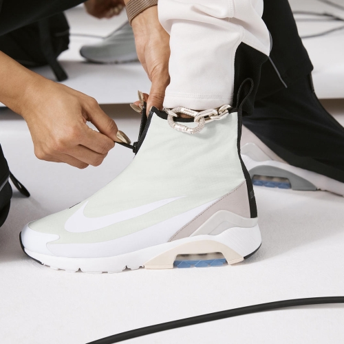 NIKE x AMBUSH® コレクションから、初めてのフットウェアとなるNIKE x AMBUSH® エア マックス 180 が登場