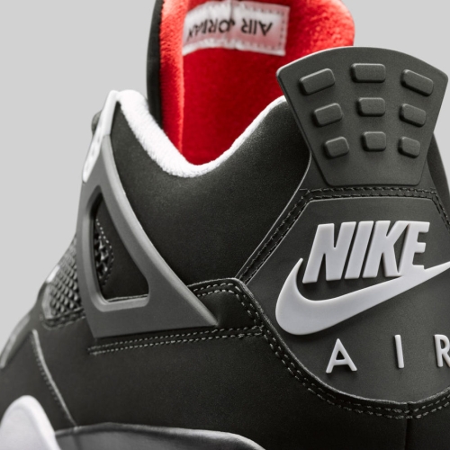 ナイキから、オリジナルカラーの黒と赤の AIR JORDAN 4 “BRED” が 2019年5月4日(土)に登場