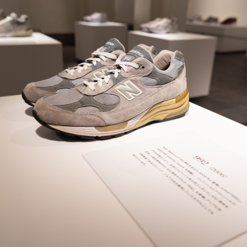 ニューバランスは、フラッグシップモデルとしてブランドを象徴する 990シリーズの最新作として 990v5 を2019年4月27日(土)に発売