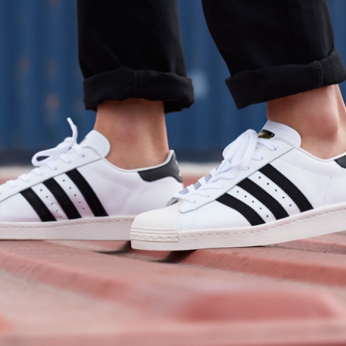 アディダス オリジナルスは、80年代に発売したモデルからインスパイアされたSuperstar 80sを発売