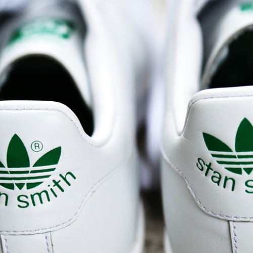 アディダス オリジナルスとBEAMSが共同開発したStan Smithが登場