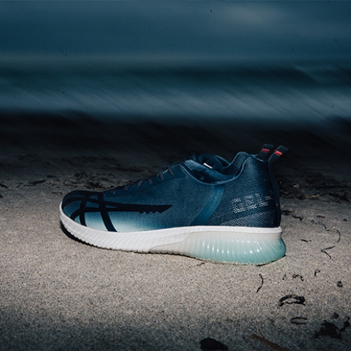 アシックスのパフォーマンスモデルをベースに、mita sneakersとのコラボレートモデルGEL-KENUN “SHINKAI”が発売