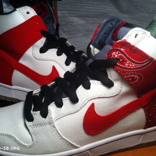 NIKE SB JOINTS CHEECH AND CHONG DUNK – 420
