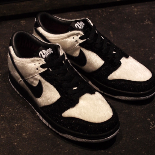 2008年に”ご当地ダンク”シリーズ第3弾としてリリースした NIKE DUNK HIGH PREMIUM 08 QK UENO PANDAのテイクダウンモデルが発売