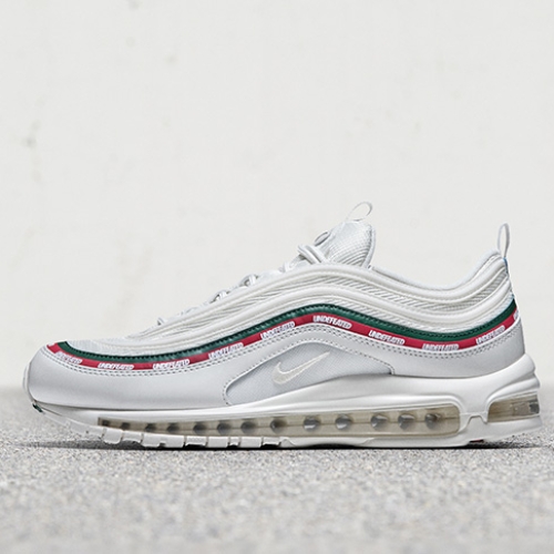 ナイキは、UNDEFEATEDが高級感を演出したNIKE AIR MAX 97を発売