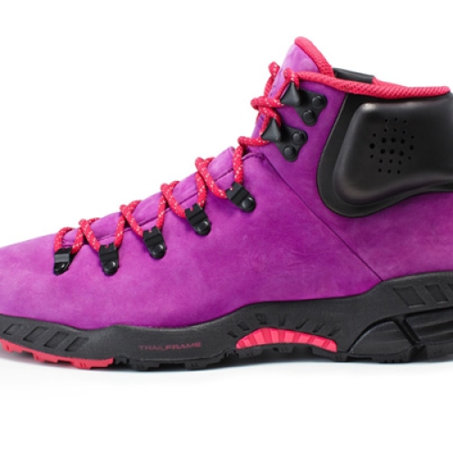NIKE HOLIDAY 2011 BOOT PRODUCTS