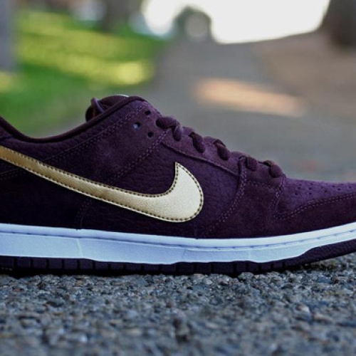 NIKE SB DUNK LOW PRO “PASSPORT” DEEP BURGUNDY/METALLIC GOLD