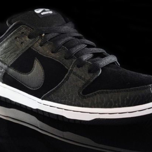 ENTOURAGE x NIKE SB DUNK LOW “LIGHTS OUT”