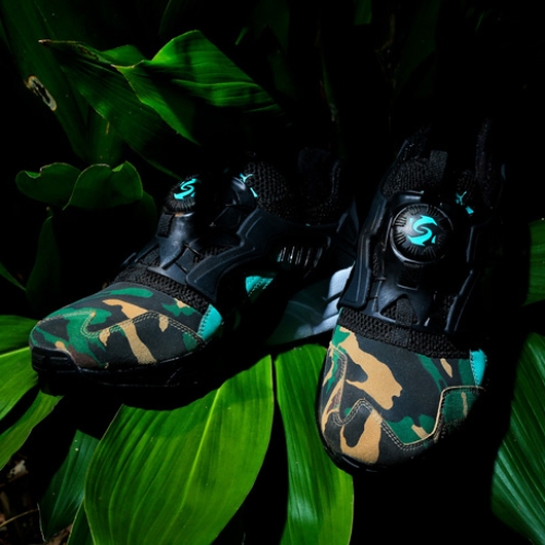 プーマは、闇夜のジャングルを表現したatmosとのコラボモデルDISC BLAZE “NIGHT JUNGLE”を発売
