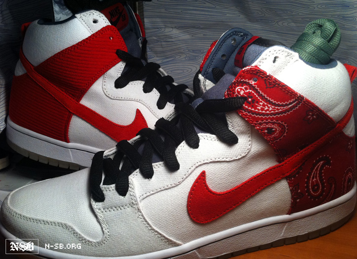 NIKE SB JOINTS CHEECH AND CHONG DUNK 420 Sneaker